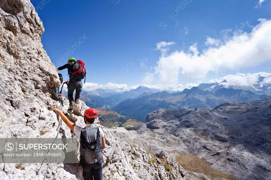 Climbers on the Boeseekofel fixed rope route, Dolomites, Marmolata mountain at the back, province of Trento, Italy, Europe