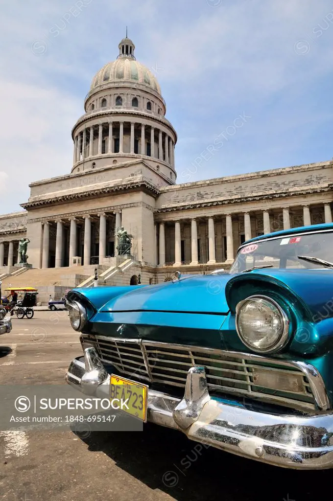 Vintage car in front of El Capitolio or National Capitol Building, home of the Cuban Academy of Sciences, Havana, Cuba, Caribbean