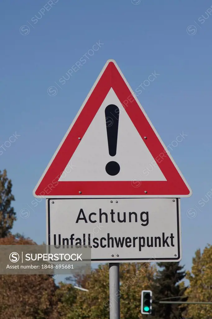 Traffic signs, Achtung Unfallschwerpunkt, German for Warning accident prone area
