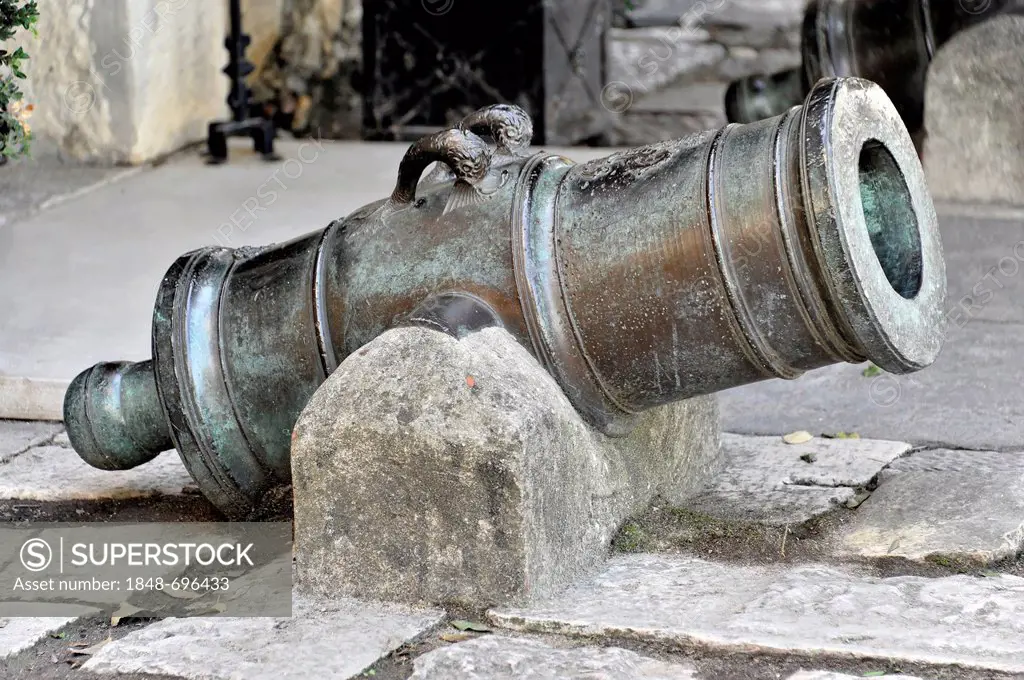 Historic cannon, Castelo de Sao Jorge, Lisbon, Lisboa, Portugal, Europe