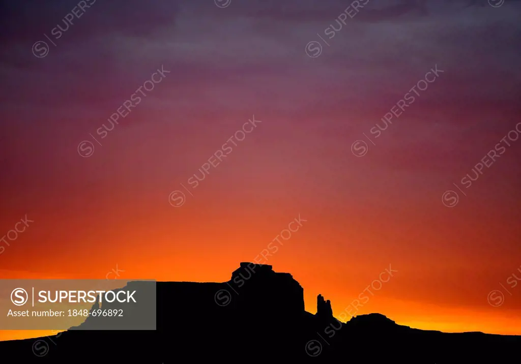 Sunrise, dawn, mesas, King on His Throne, Monument Valley, Navajo Tribal Park, Navajo Nation Reservation, Arizona, Utah, USA