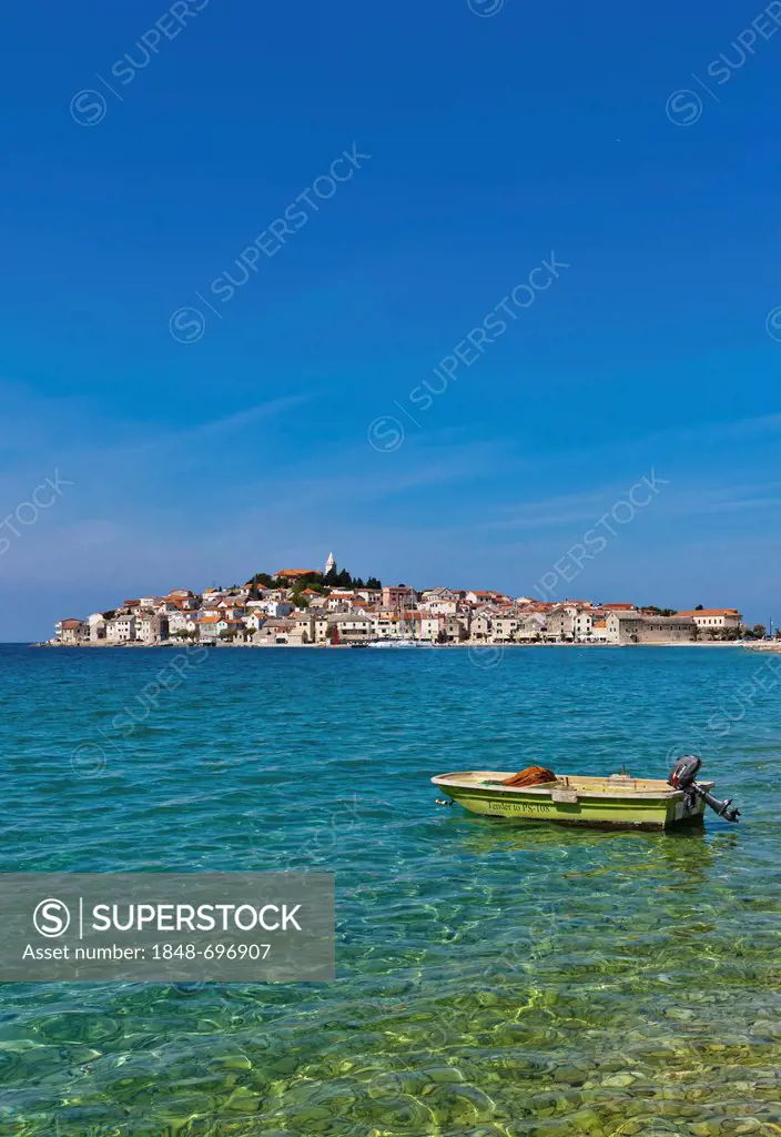 Boat in front of Primosten peninsula, central Dalmatia, Dalmatia, Adriatic coast, Croatia, Europe, PublicGround