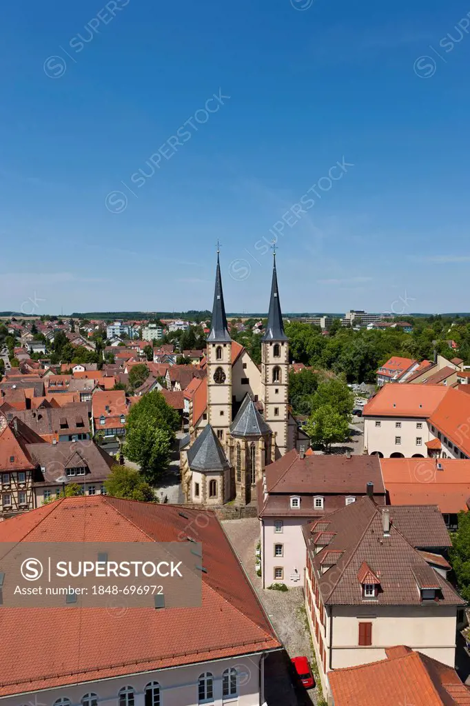 Franconian half-timbered buildings with the Collegiate Church of St. Peter, historic town centre of Bad Wimpfen, Neckartal, Baden-Wuerttemberg, German...