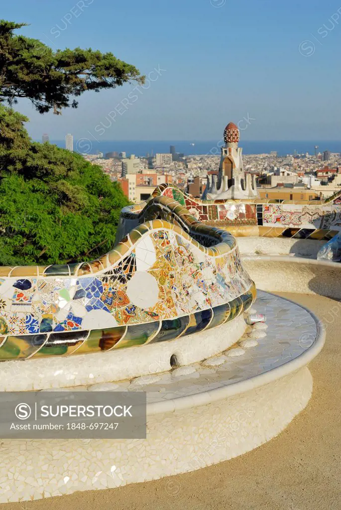 Wave-shaped bank with ceramic mosaics by Josep Maria Jujol, La Placa, Park Gueell, designed by Antoni Gaudí, UNESCO World Cultural Heritage Site, Barc...