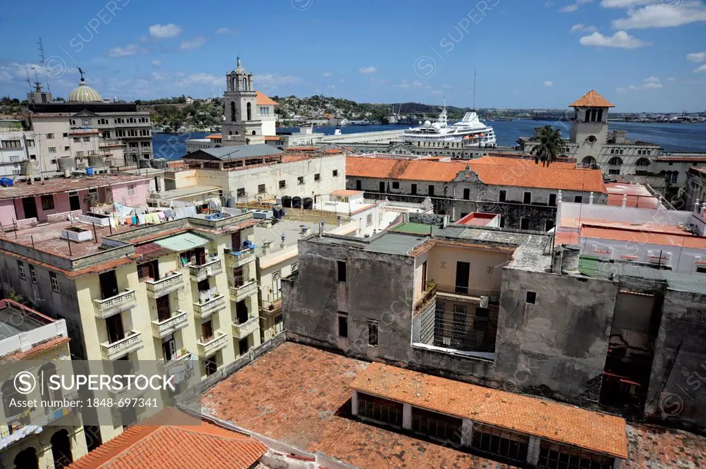Harbour, view over the rooftops, historic district of Havana, Habana Vieja, Old Havana, Cuba, Greater Antilles, Caribbean, Central America, America