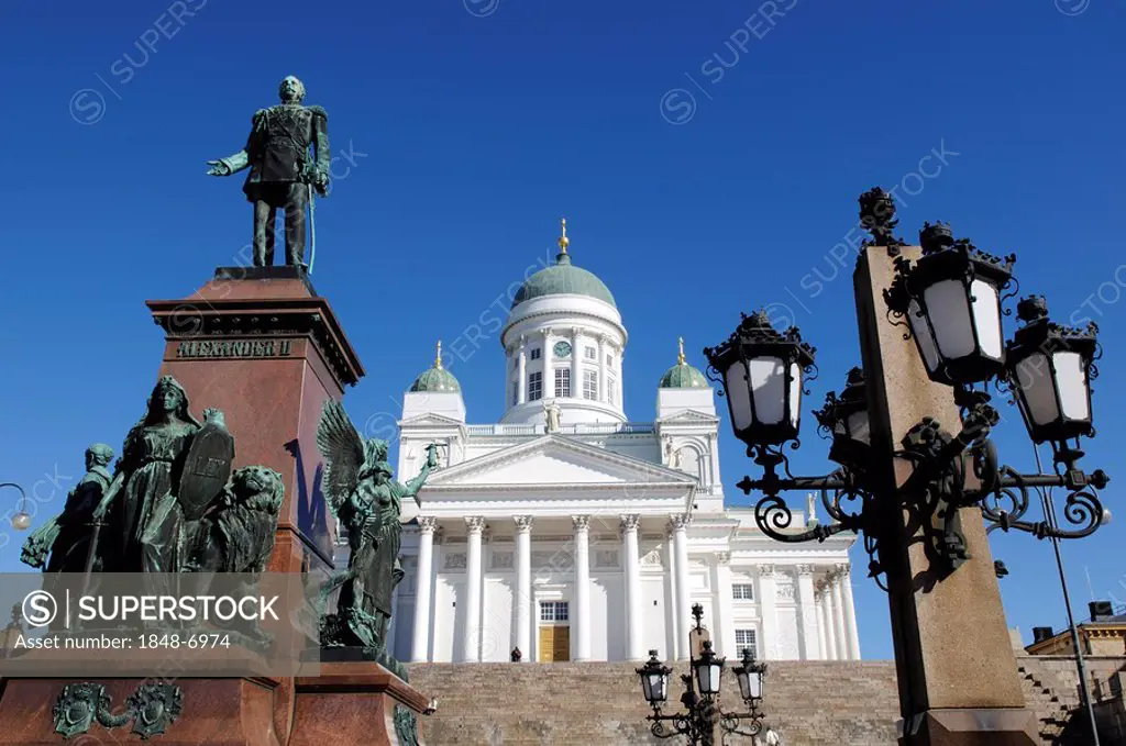 Alexander II statue, Tuomiokirkko, Helsinki Cathedral, Senate Square, Helsinki, Finland, Europe