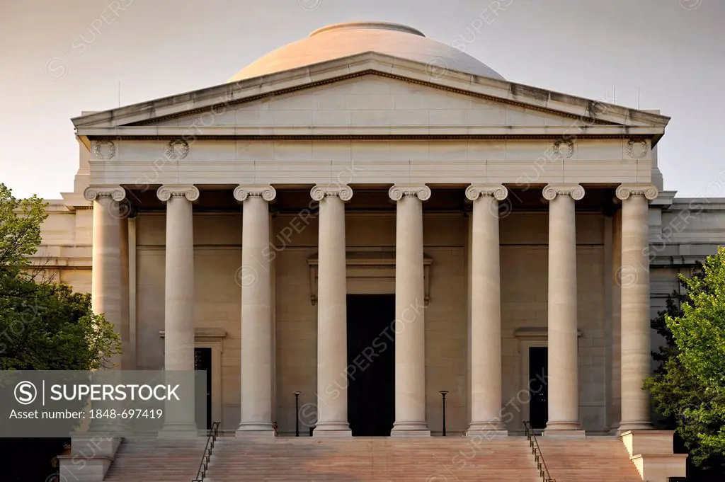 Evening light on the neo-classical facade of the West Building of the National Gallery of Art, Smithsonian Institution, National Mall, Washington DC, ...