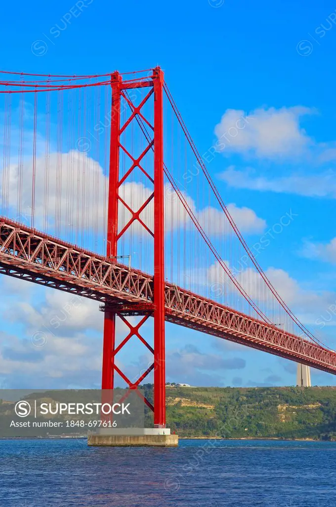 Ponte 25 de Abril, 25th of April Bridge, Tagus or Tejo River, Lisboa, Lisbon, Portugal, Europe