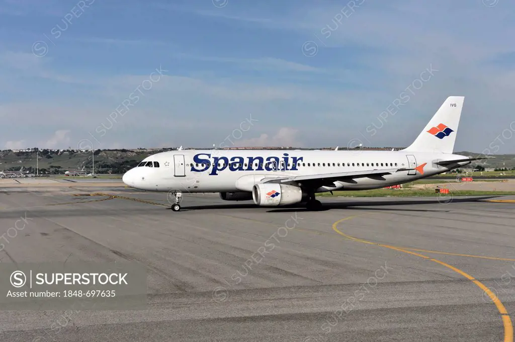 Spanair jet at the start, Palma de Mallorca Airport, Palma, Majorca, Spain, Europe