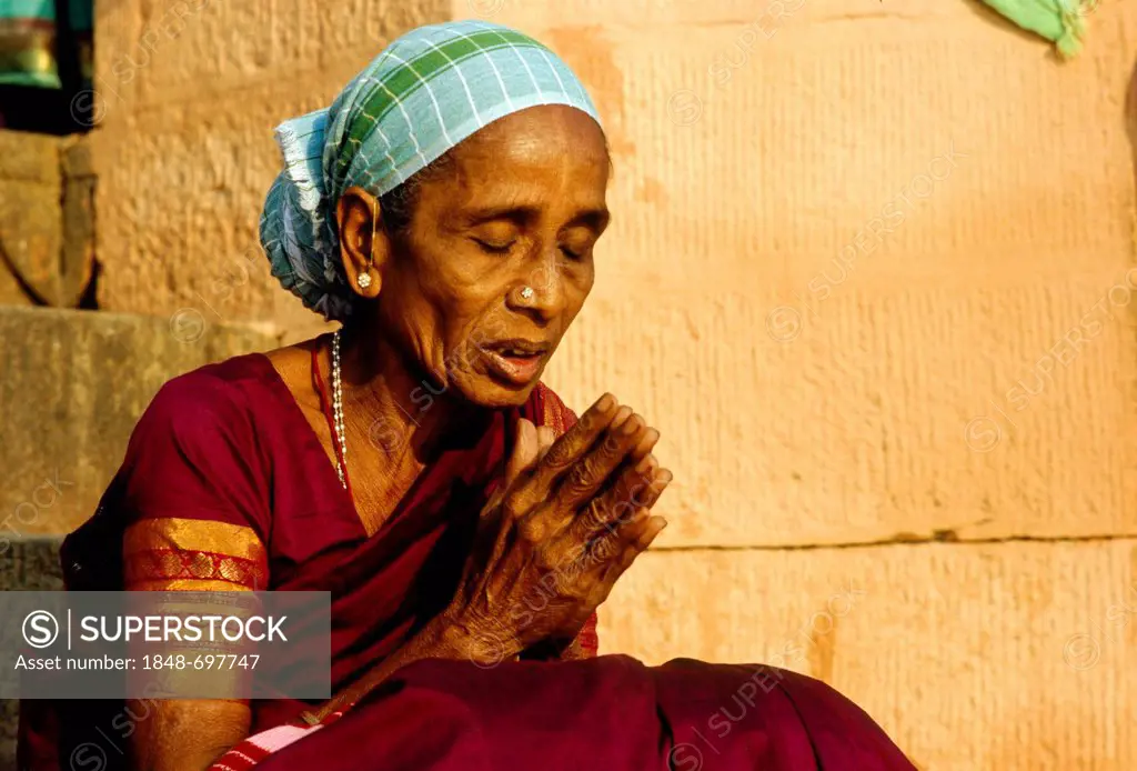 Woman praying to the goddess Ganga, Varanasi, Uttar Pradesh, India, Asia