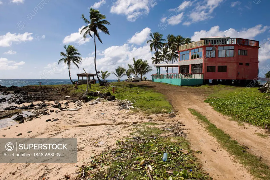 Restaurant, polluted beach, Big Corn Island, Caribbean Sea, Nicaragua, Central America
