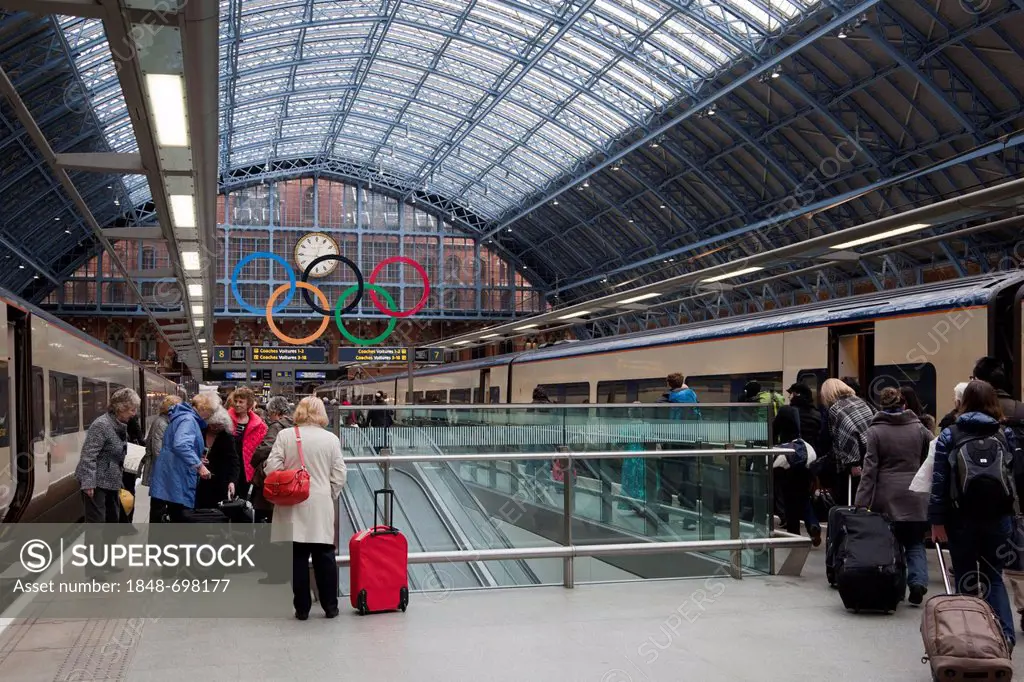 Passengers arriving at the London Eurostar terminal St. Pancras International, Olympic Rings for the London 2012 Olympic Games at back, London, Englan...