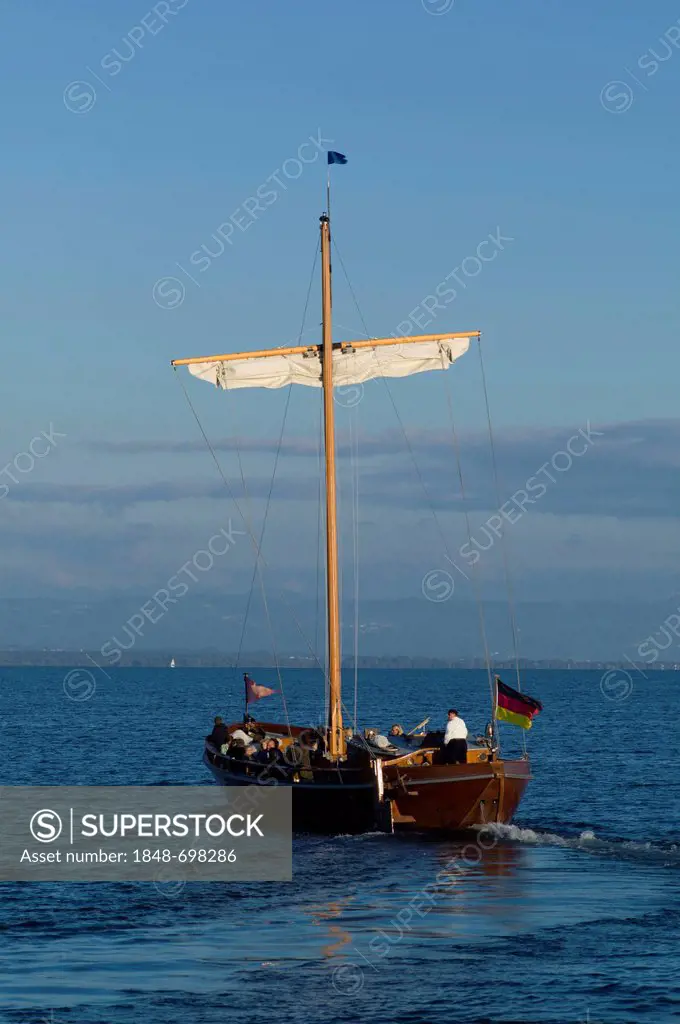 Leadin or Ledine, historic glider, 14th to 20th Century, replica, in the evening light, inland waters, Lake Constance, Germany, Switzerland, Austria, ...