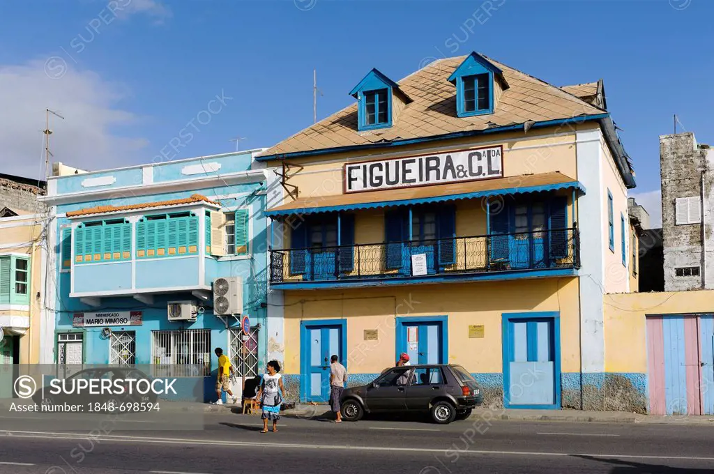 Street scene, Avenida da Republica, Mindelo, Sao Vicente, Cape Verde, Africa