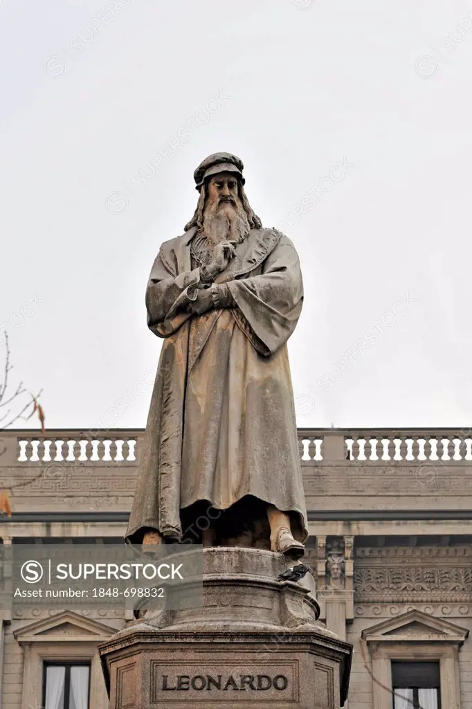 Statue of Leonardo da Vinci by Pietro Magni, 1872, Piazza della Scala, Milan, Italy, Europe