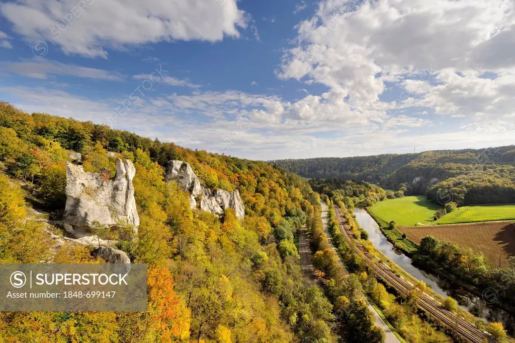 View from the lookout rock of Gebrochen Gutenstein to Neugutenstein castle ruins into the autumnal Danube Valley, Sigmaringen district, Baden-Wuerttem...