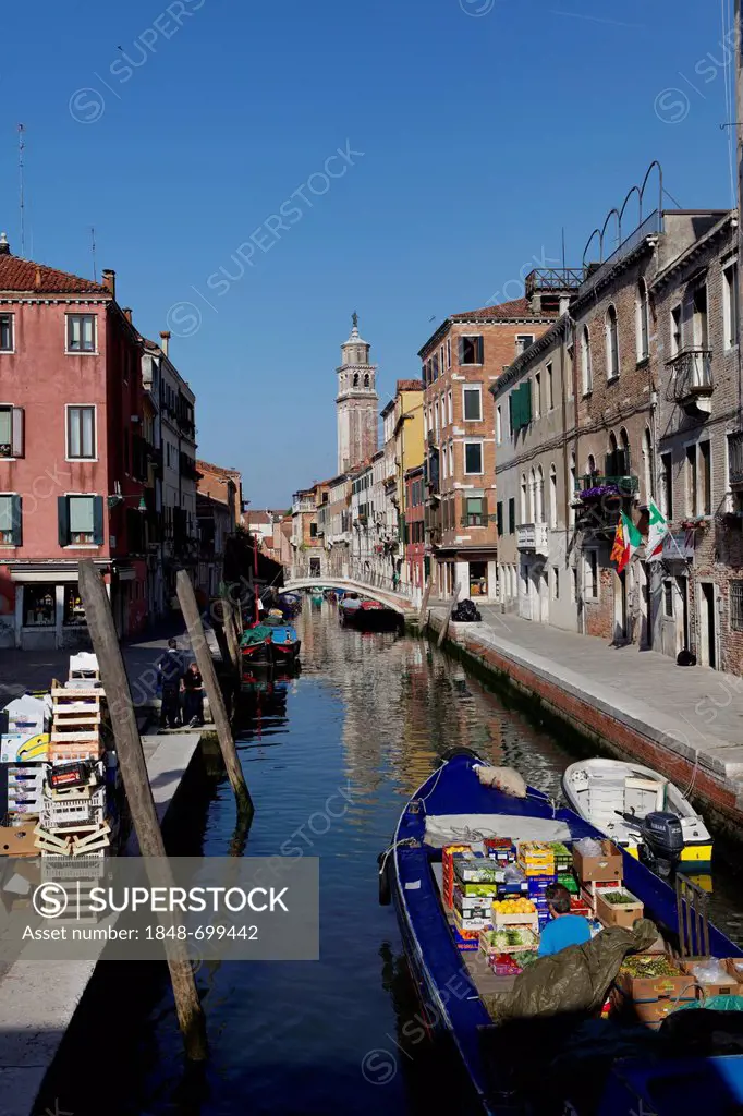 Canal, Fondamenta Alberti, Dorsoduro district, Venice, UNESCO World Heritage Site, Venetia, Italy, Europe