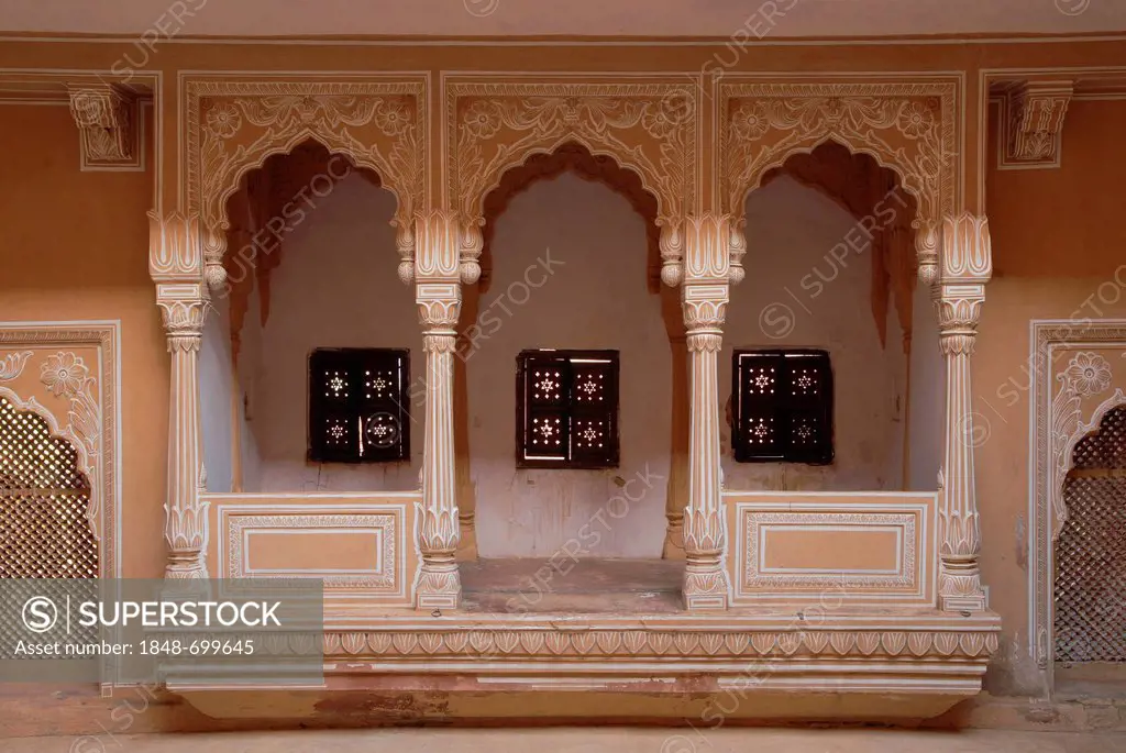 Niche with seats, Fort Pokaran, Pokaran, Rajasthan, North India, India, Asia