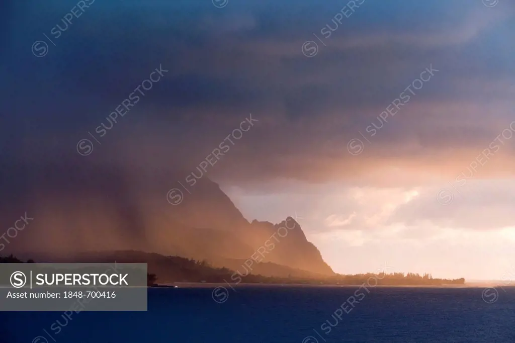 Evening light and rain claouds at Ha'ena Point, Ha'ena, Hawaii, USA