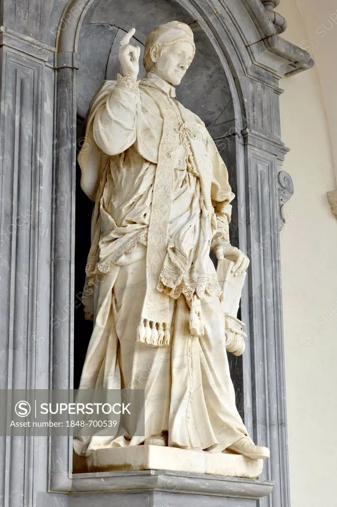 Marble statue of Pope Urban V by P. Campi of Carrara, in the portico of the Benedictine abbey of Montecassino, Monte Cassino, Cassino, Lazio, Italy, E...