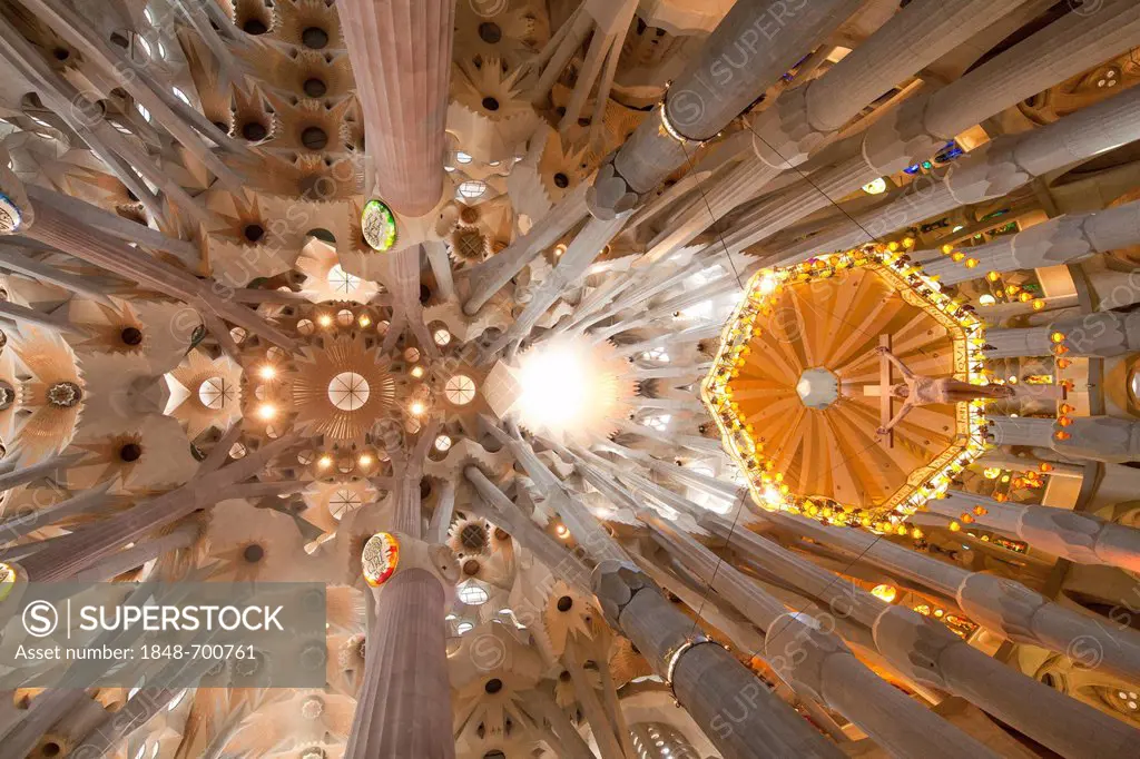 Church ceiling, altar with a baldachin or canopy of state, interior of Sagrada Familia, Basílica i Temple Expiatori de la Sagrada Família, Basilica an...