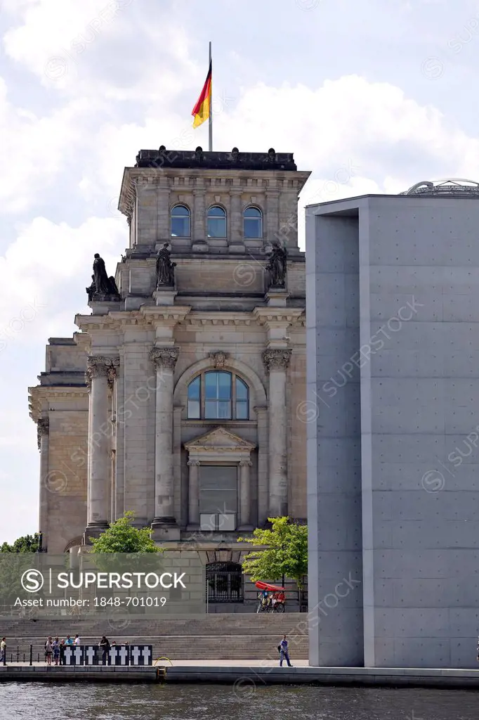 Reichstag building, German parliament, behind the Paul-Loebe-Haus building, Reichstagsufer riverside, Regierungsviertel, Berlin, Germany, Europe, Publ...