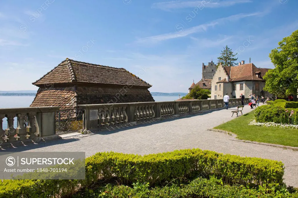 Castle, Altes Schloss Castle above the lake, Meersburg, Lake Constance, Baden-Wuerttemberg, southern Germany, Germany, Europe, PublicGround