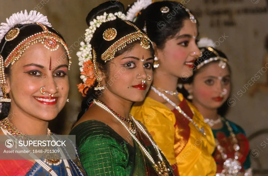 Odissi dancers, Khajuraho, Madhya Pradesh, India, Asia