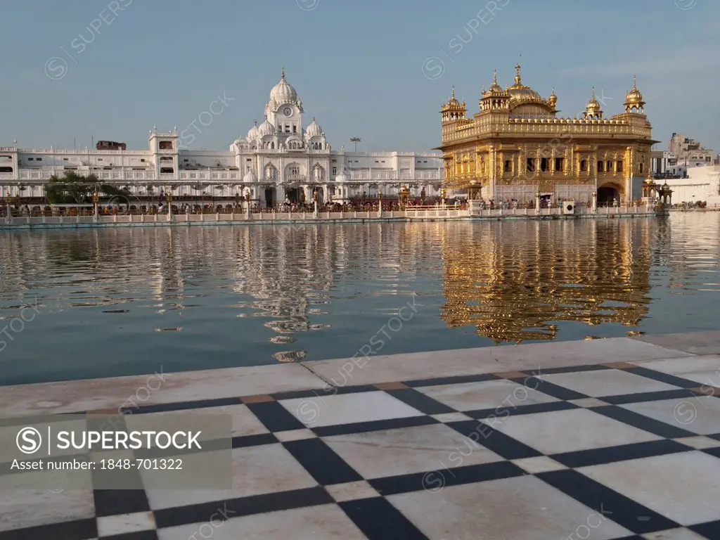 The Golden Temple, the most important and sacred place for Sikhs, Amritsar, Punjab, India, Asia