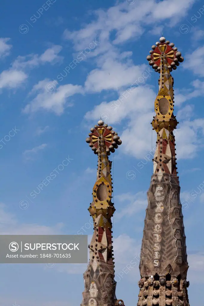 Two apostles towers, Sagrada Familia, Basílica i Temple Expiatori de la Sagrada Família, Basilica and Expiatory Church of the Holy Family, by Antoni G...