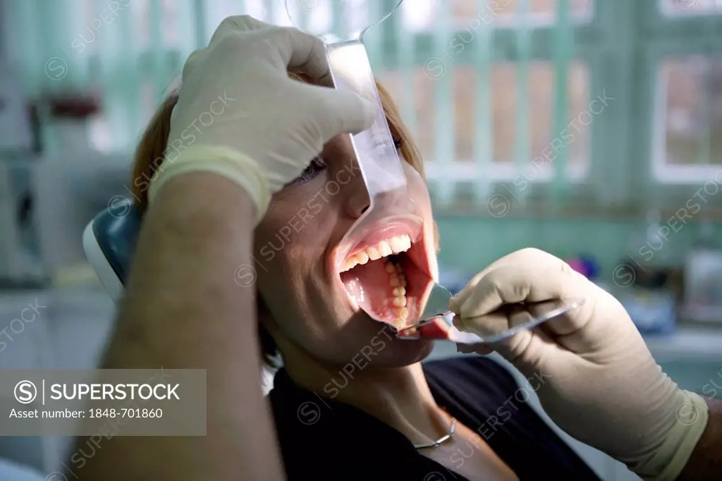 Woman, 39 years, dental examination, dental surgery