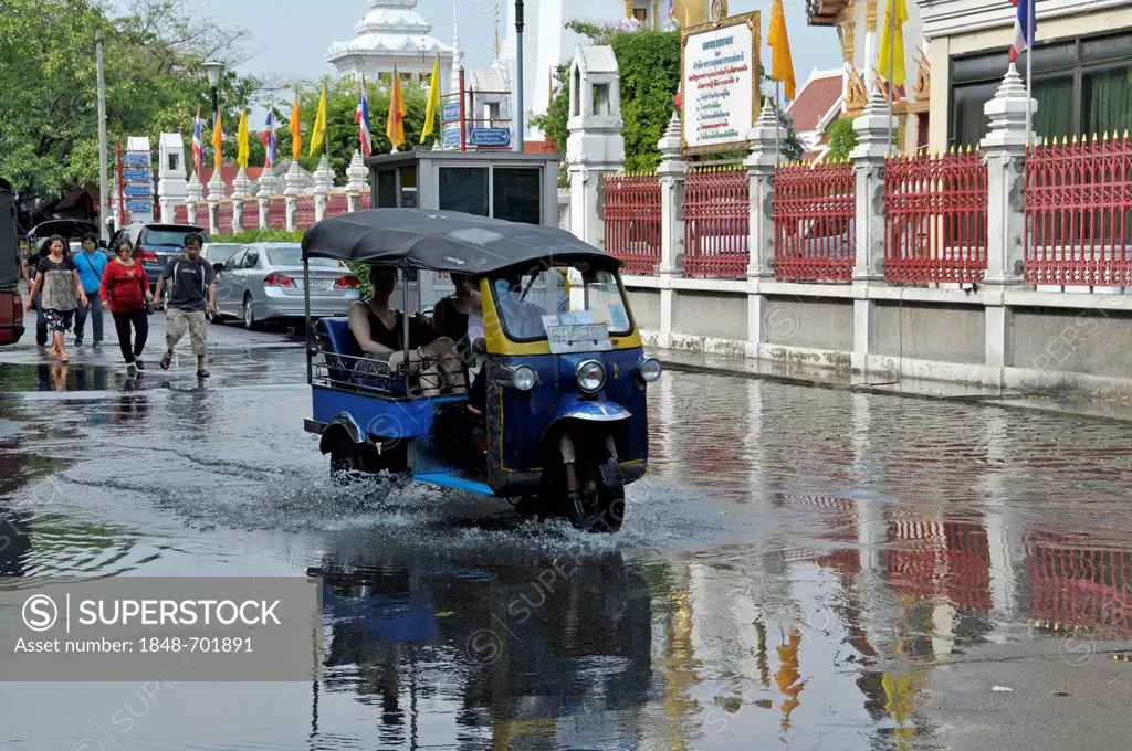 Flooded street after a heavy thunderstorm, Bangkok, Thailand, Asia, PublicGround