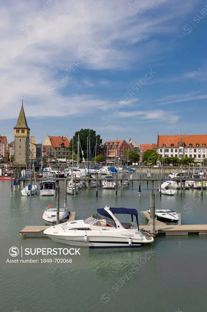 Pleasure crafts in the harbour, Mangturm tower, Lindau, Lake Constance, Baden-Wuerttemberg, southern Germany, Germany, Europe