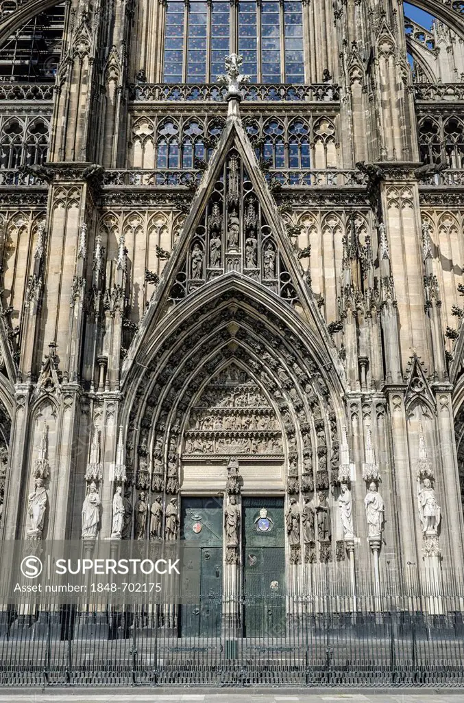 South portal of Cologne Cathedral, Cologne, North Rhine-Westphalia, Germany, Europe