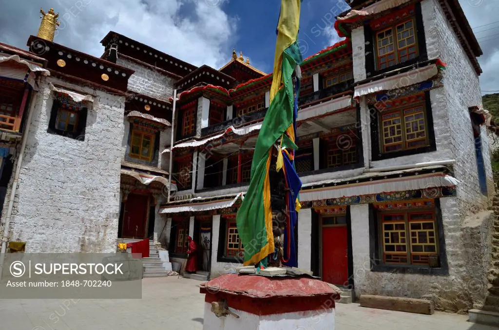 Tibetan nunnery Terdom, Tidro Gompa, with prayer flags, Himalayas, Lhundrup County, central Tibet, China, Asia