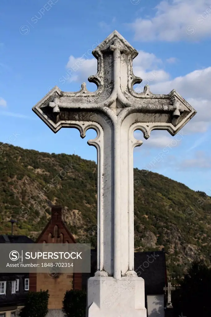 Cross near the Martinskirche church, Oberwesel, Rhineland-Palatinate, Germany, Europe