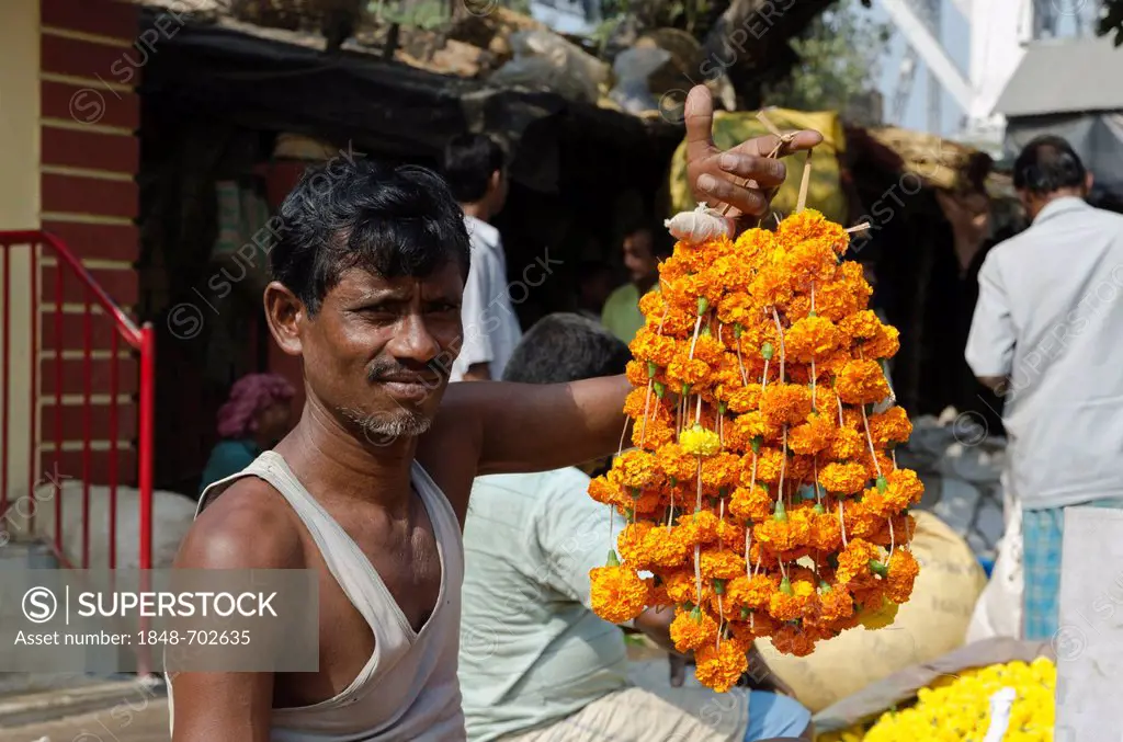 Vendor at the 125-year Kolkata Flower Market, eastern India's largest flower market, West Bengal, India, Asia