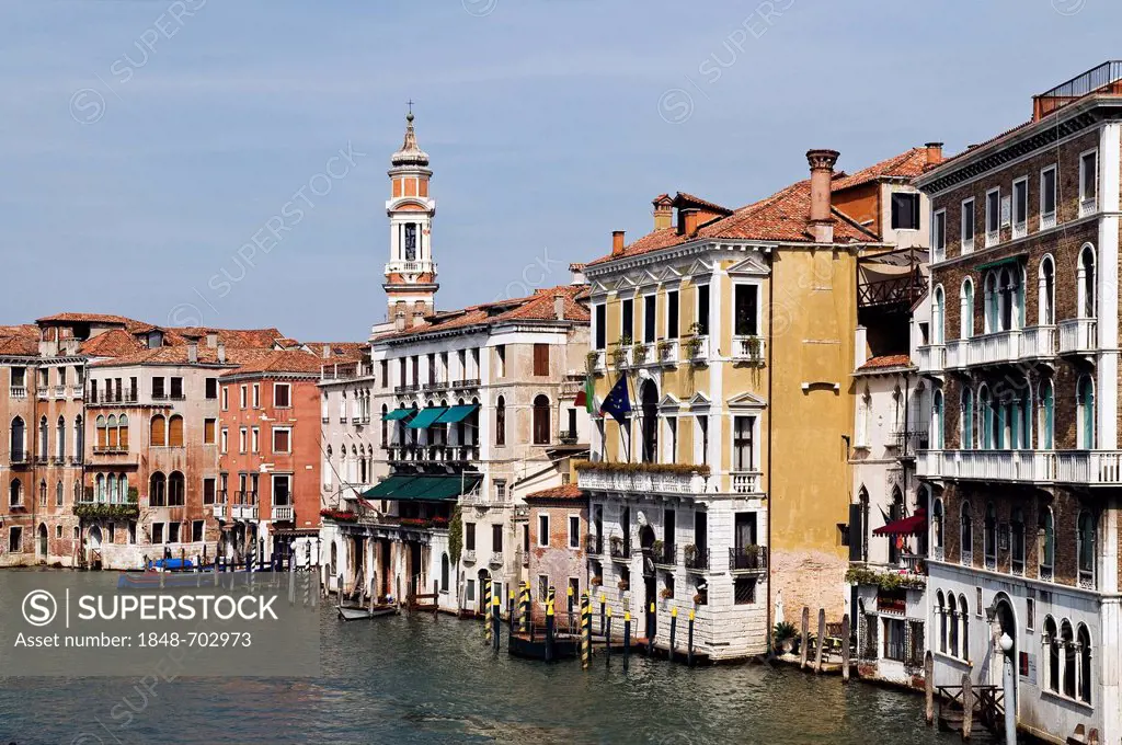 Grand Canal, looking towards the Church of Chiesa S. S. Apostoli, Cannaregio district, Venice, Veneto, Italy, Europe