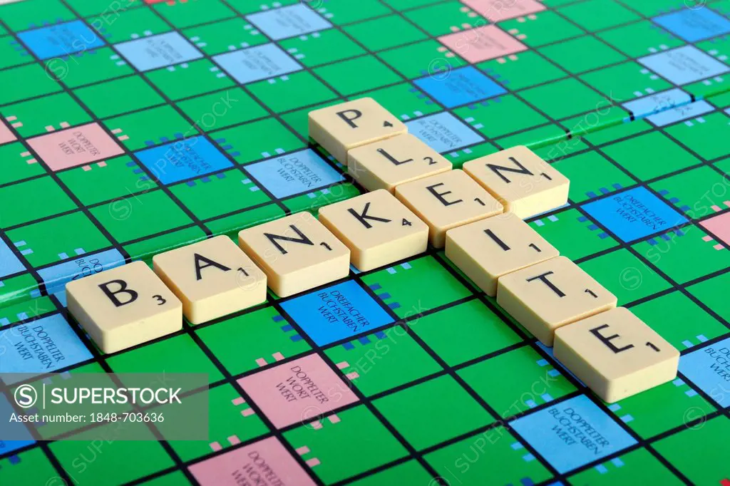 Scrabble letters forming the words Banken and pleite, German for the failure of banks