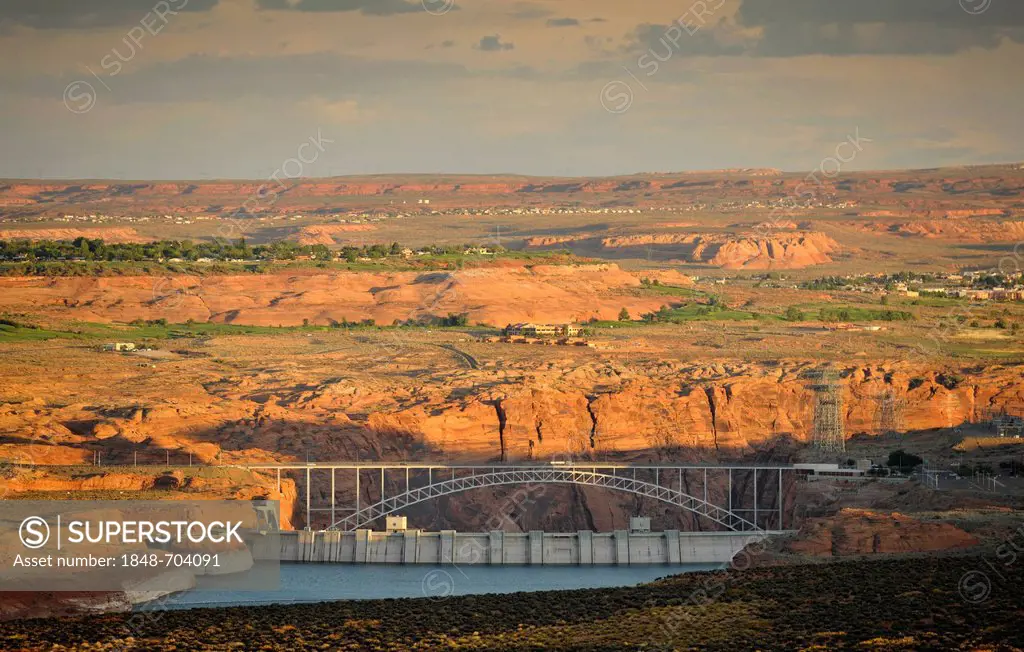 View from Wahweap View Overlook at Glen Canyon Dam in the evening light, behind Glen Canyon Bridge with Highway 89, Page, Glen Canyon National Recreat...