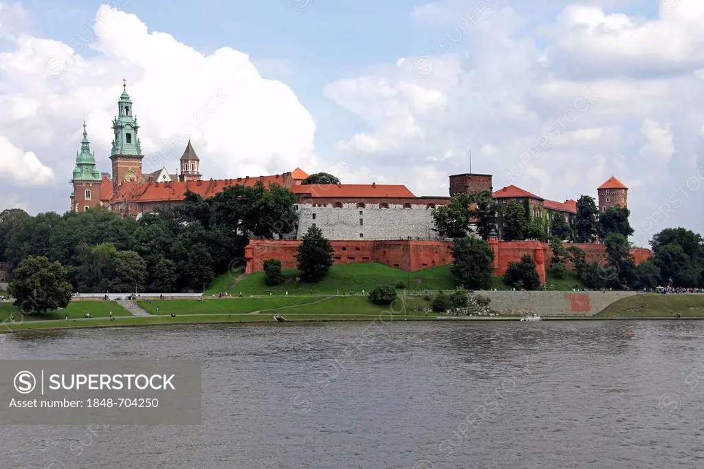 Wawel Castle, as seen from the Vistula River, Krakow, Lesser Poland, Poland, Europe