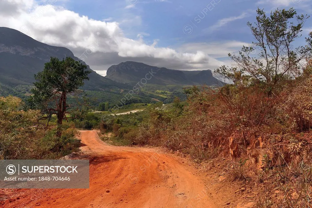 Dirt road near Lencois, Chapada Diamantina, Bahia, Brazil, South America