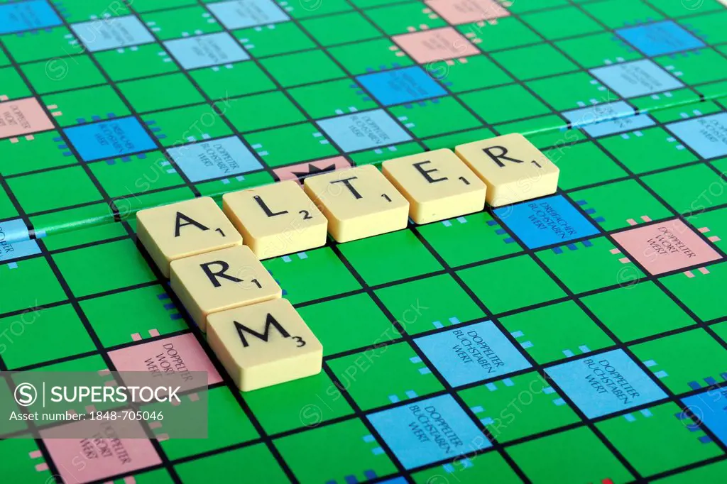 Scrabble letters forming the words arm and Alter, German for being poor in old age