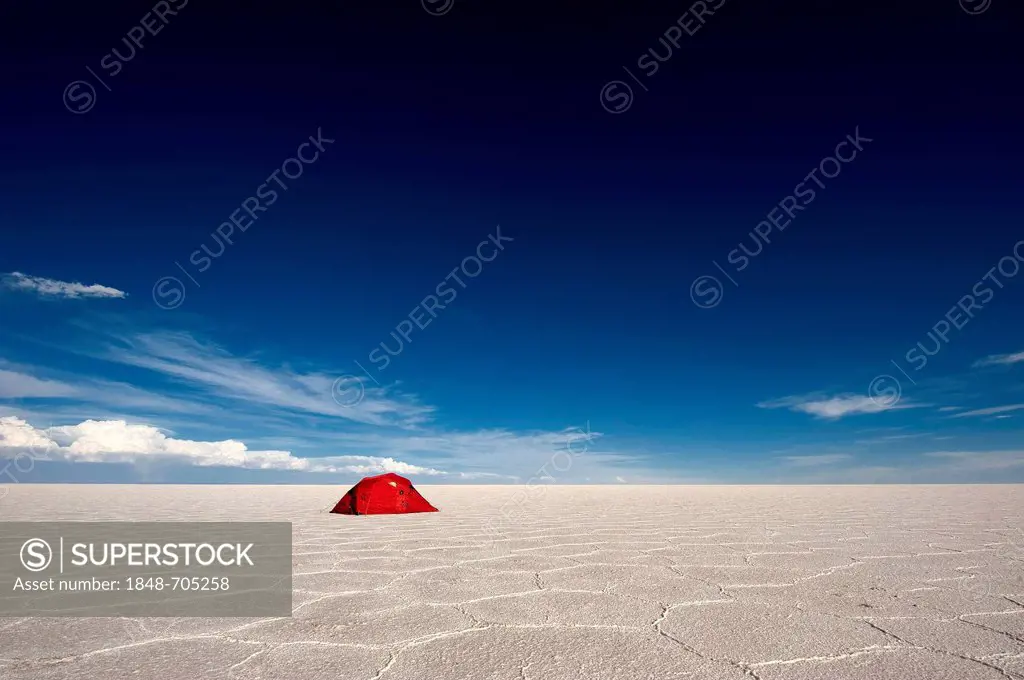 Tent on salt lake, Salar de Uyuni, Uyuni, Bolivia, South America