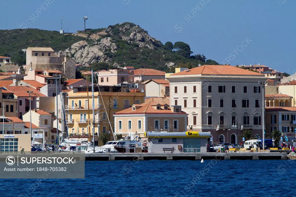 Cityscape of Maddalena in Parco Nazionale dell 'Archipelago di La Maddalena, La Maddalena Archipelago National Park, Sardinia, Italy, Europe
