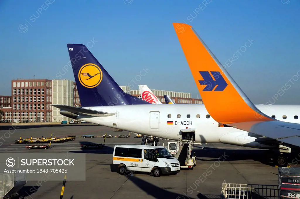 Airplanes at Frankfurt Airport, Frankfurt am Main, Hesse, Germany, Europe