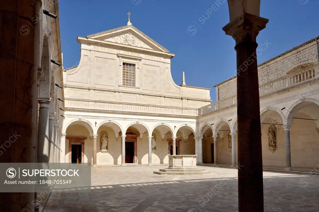 Cloister of the benefactorswith the Basilica Cathedral of the Benedictine abbey of Montecassino, Monte Cassino, Cassino, Lazio, Italy, Europe