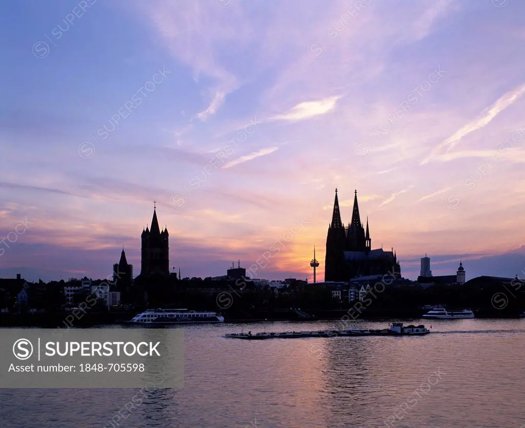 Skyline with Cologne Cathedral in the last evening light, dusk, old town, Cologne, North Rhine-Westphalia, Germany, Europe