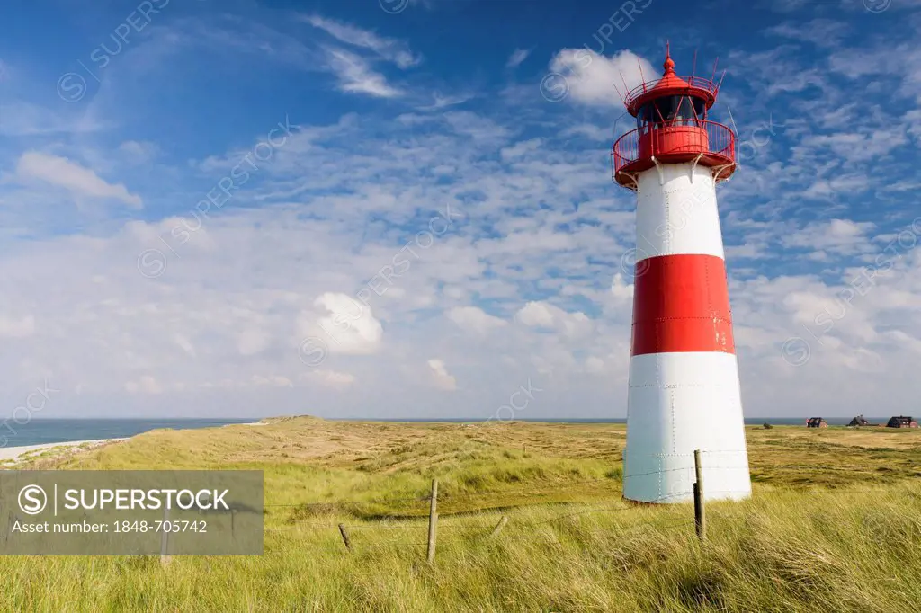 Red and white striped lighthouse of List Ost on the Sylt peninsula of Ellenbogen with the sea on the horizon, List, Sylt, North Frisia, Schleswig-Hols...