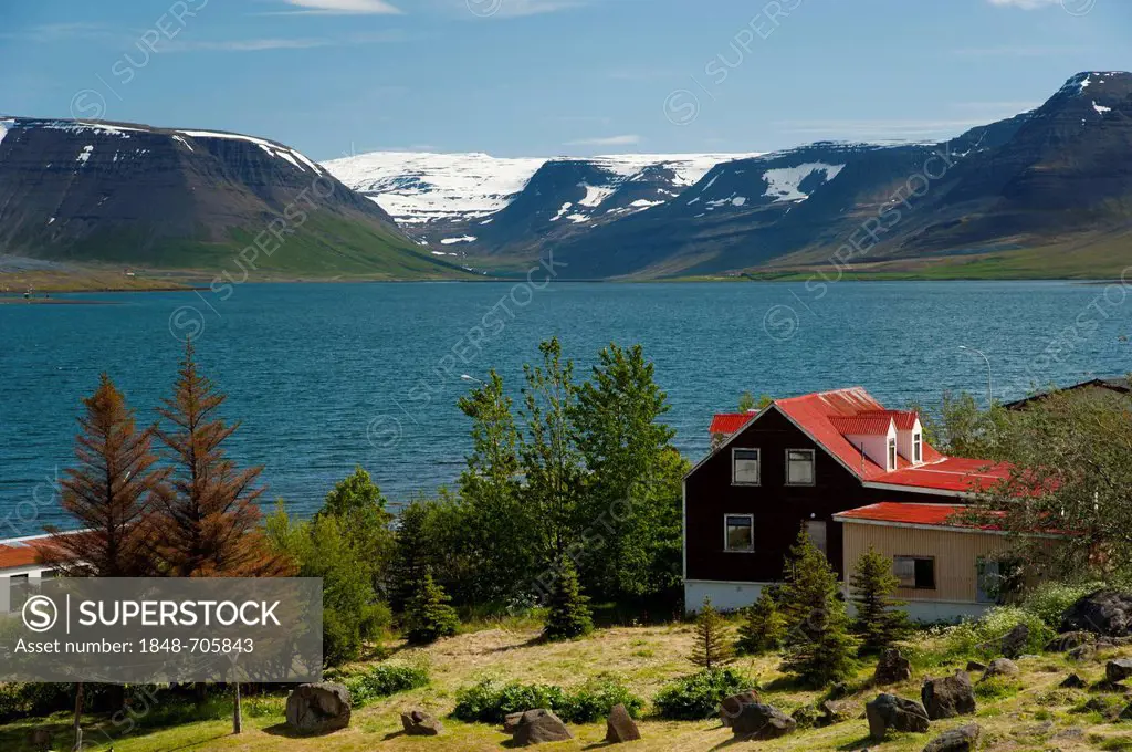 Wooden house, town of Þingeyri, Thingeyri, Dýrafjoerður, Dýrafjoerður fjord, Westfjords, Iceland, Europe